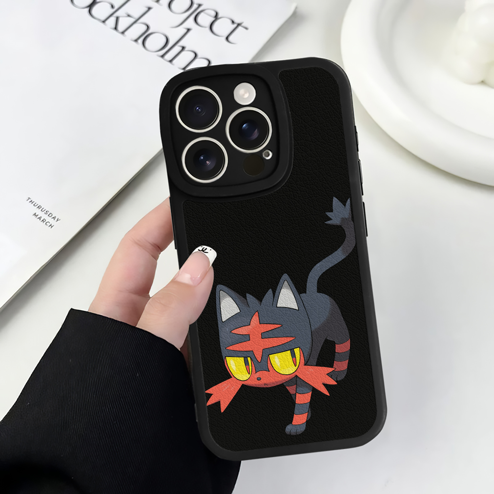 （画像用） ポケットモンスター Pokémon 【iPhone 16シリーズ対応】シリコンスマホケース（レザー調） 材質：シリコン